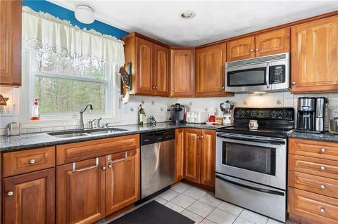 10 Stone Gate Dr, Coventry, RI 02816 photo 8