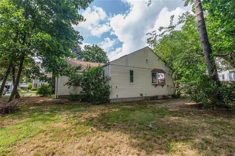 90 Normandy Dr, Warwick, RI 02886 photo 4