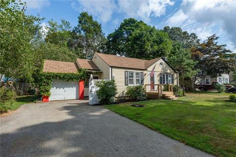 90 Normandy Dr, Warwick, RI 02886 photo 3