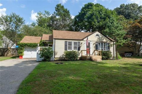 90 Normandy Dr, Warwick, RI 02886 photo 2