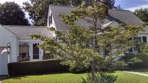 25 White Ave, Warwick, RI 02889 photo 4