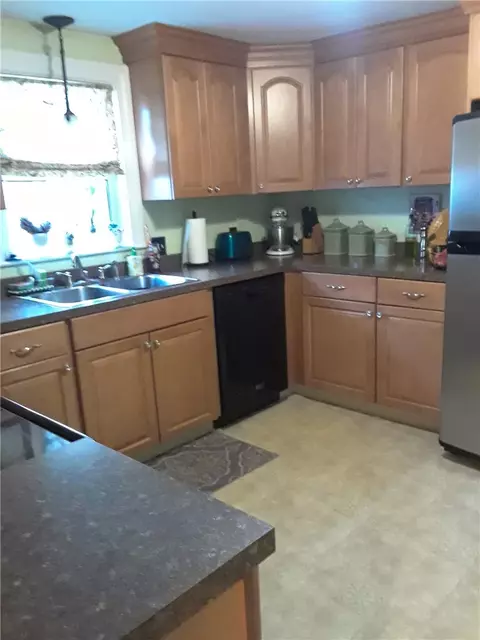 25 White Ave, Warwick, RI 02889 photo 5