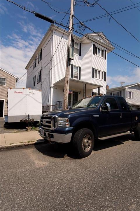 580 Hicks St, Fall River, MA 02724 photo 3