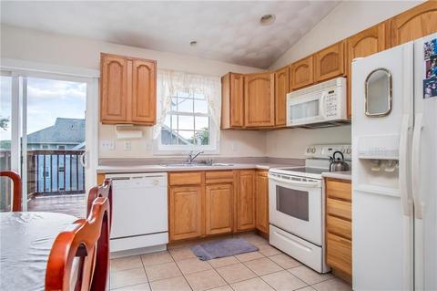 74 Roberts St, Woonsocket, RI 02895 photo 8