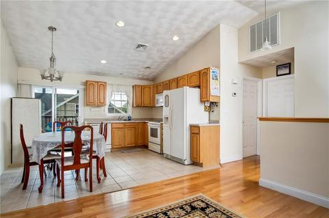 74 Roberts St, Woonsocket, RI 02895 photo 7
