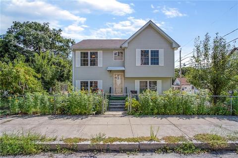 74 Roberts St, Woonsocket, RI 02895 photo 2
