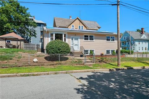 11 Phebe St, Woonsocket, RI 02895 photo 3