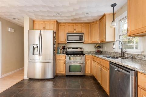 80 Edgewater Dr, Warwick, RI 02886 photo 8