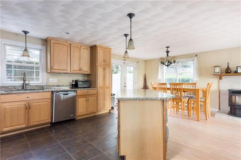 80 Edgewater Dr, Warwick, RI 02886 photo 6