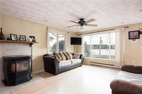 80 Edgewater Dr, Warwick, RI 02886 photo 10