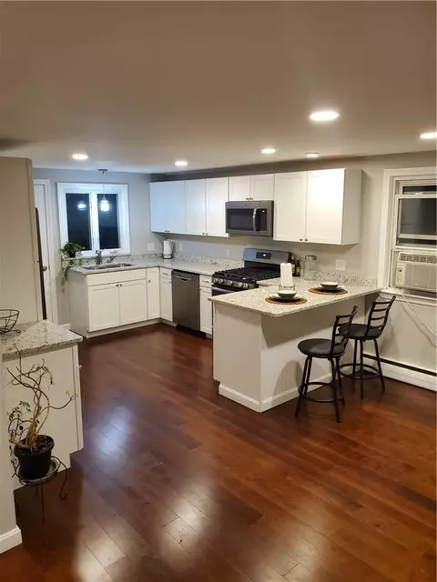 95 Park View Ave, Warwick, RI 02888 photo 1