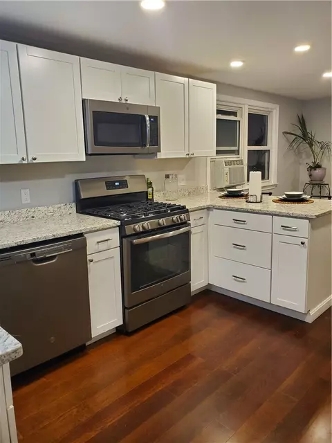 95 Park View Ave, Warwick, RI 02888 photo 2