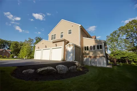 75 Pine Ridge Drive Dr, Cranston, RI 02921 photo 4