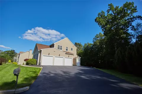75 Pine Ridge Drive Dr, Cranston, RI 02921 photo 5