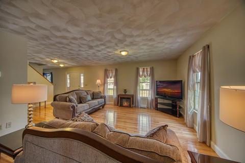 79 Rome Ave, Woonsocket, RI 02895 photo 2