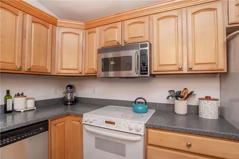 5 Grandview Ave, Warren, RI 02885 photo 4