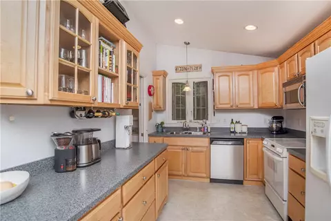 5 Grandview Ave, Warren, RI 02885 photo 3