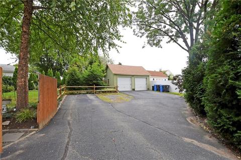 12 E Barrows St, Cumberland, RI 02864 photo 2
