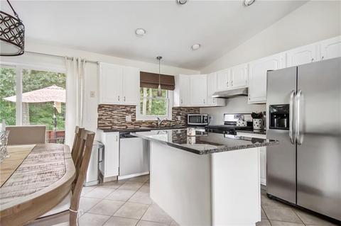 64 Mohawk Trl, Cranston, RI 02921 photo 9