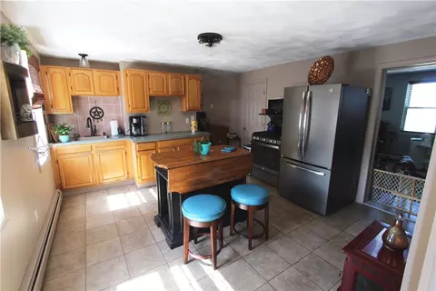 29 Nobert Dr, Warren, RI 02885 photo 9