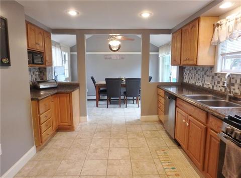 131 Harmony Ct, Warwick, RI 02889 photo 5