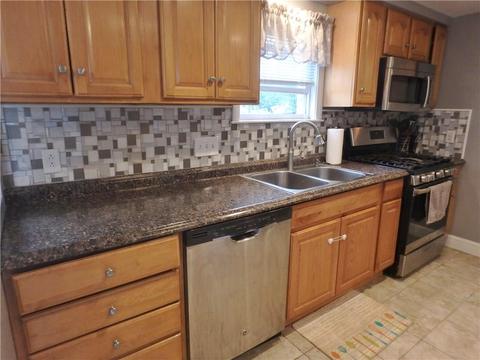 131 Harmony Ct, Warwick, RI 02889 photo 6