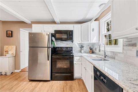 319 Ray Ave, Woonsocket, RI 02895 photo 3