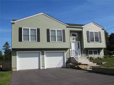 25 Top St, Westerly, RI 02891 photo 2