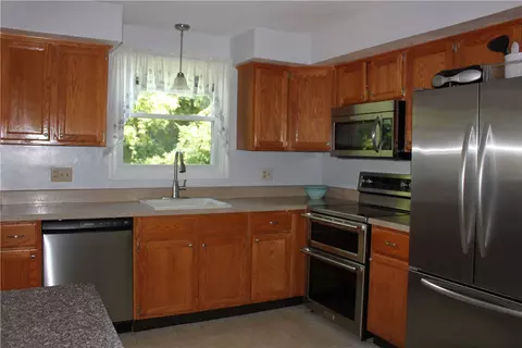 1310 Brookhaven Ln, Woonsocket, RI 02895 photo 2