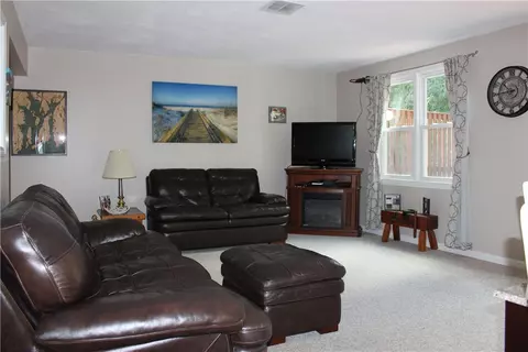 1310 Brookhaven Ln, Woonsocket, RI 02895 photo 5