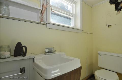 137 Sevigny St, Fall River, MA 02723 photo 10