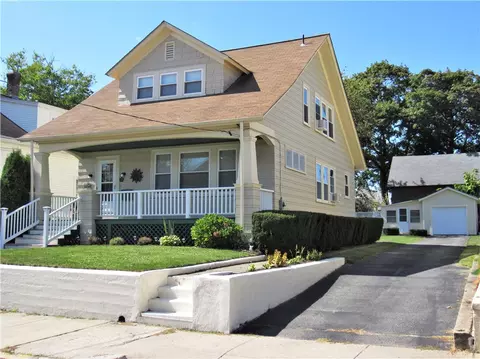 645 Grove St, Woonsocket, RI 02895 photo 1