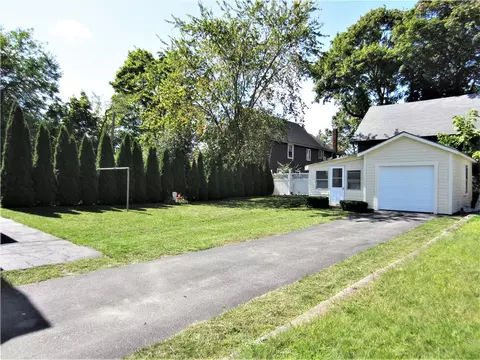 645 Grove St, Woonsocket, RI 02895 photo 4