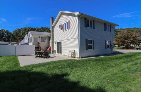 87 Nancy Ct, Woonsocket, RI 02895 photo 4