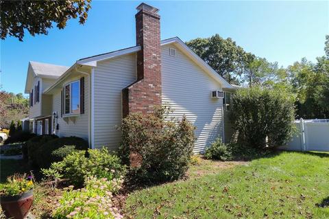 87 Nancy Ct, Woonsocket, RI 02895 photo 3