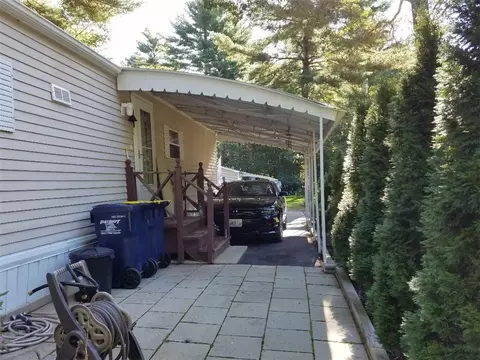 9 Nottingham Pl, Coventry, RI 02816 photo 2