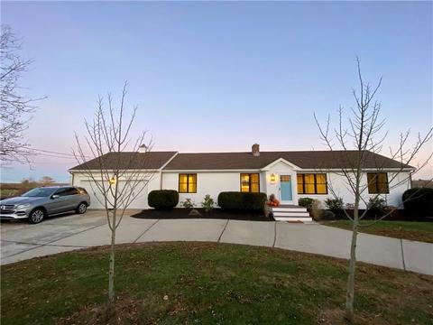 1064 Wapping Rd, Middletown, RI 02842 photo 1
