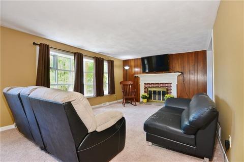 8 Tomahawk Ct, Warwick, RI 02886 photo 3
