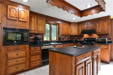 8 Tomahawk Ct, Warwick, RI 02886 photo 7
