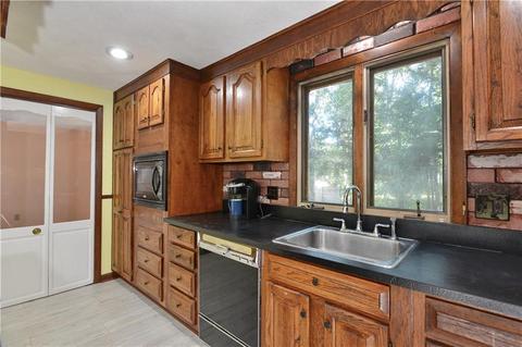 8 Tomahawk Ct, Warwick, RI 02886 photo 9