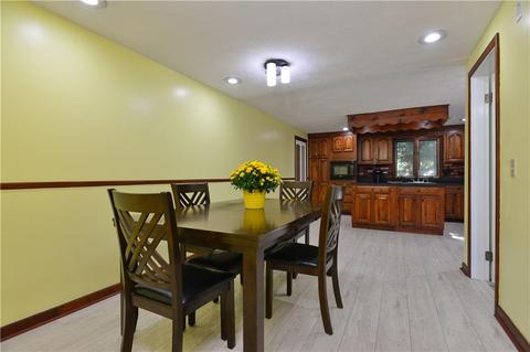 8 Tomahawk Ct, Warwick, RI 02886 photo 4
