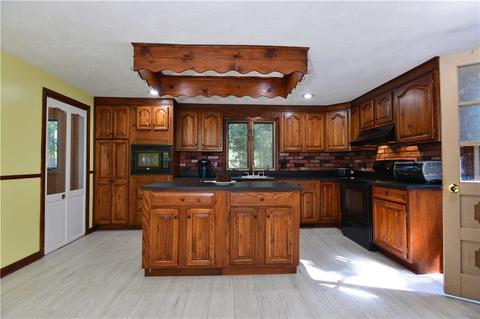 8 Tomahawk Ct, Warwick, RI 02886 photo 5