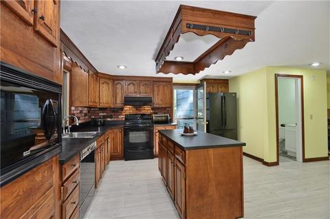 8 Tomahawk Ct, Warwick, RI 02886 photo 10