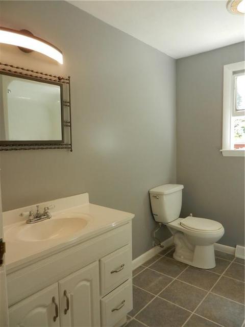 20 Pond St, West Warwick, RI 02893 photo 7