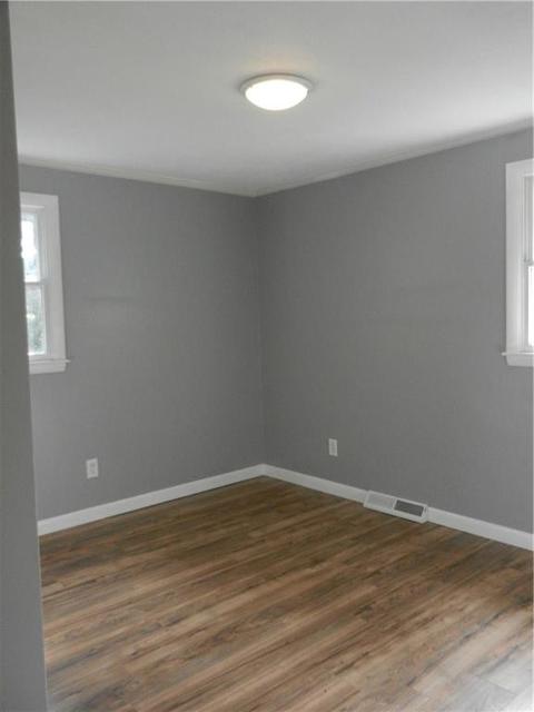 20 Pond St, West Warwick, RI 02893 photo 8