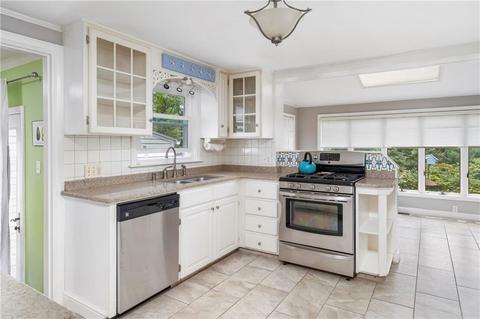 38 Lantern Ln, Warwick, RI 02886 photo 10