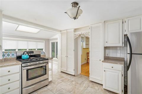 38 Lantern Ln, Warwick, RI 02886 photo 9