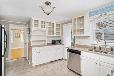 38 Lantern Ln, Warwick, RI 02886 photo 11