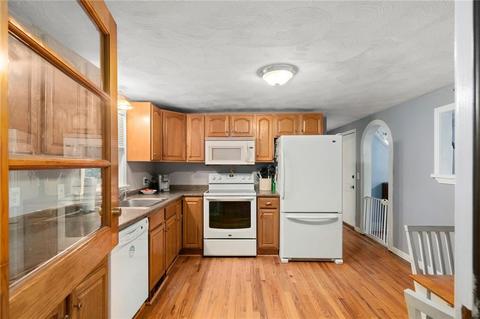 60 Benoit St, Coventry, RI 02816 photo 8