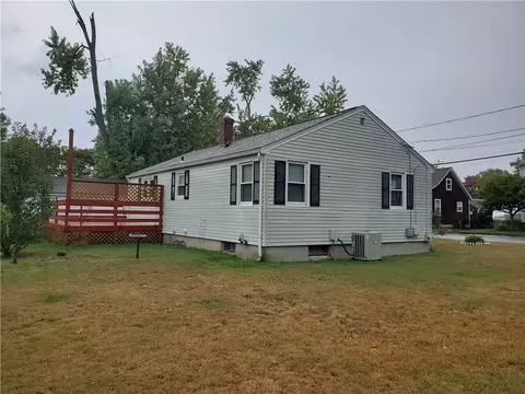 452 Chestnut St, Warwick, RI 02888 photo 3